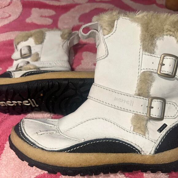 White and brown merrell boots - Picture 2 of 6